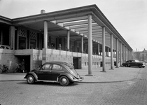 150296 Gezicht op de toegang tot het restaurant van het N.S.-station Enschede te Enschede.